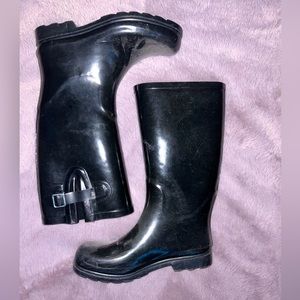 Black Rainboots